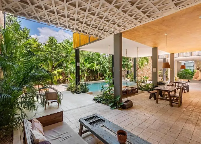 Beauty Designed 4 Queen In W Amenities